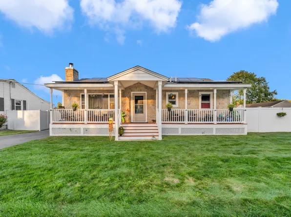 11 Crestshire Dr, Lawrence, MA 01843