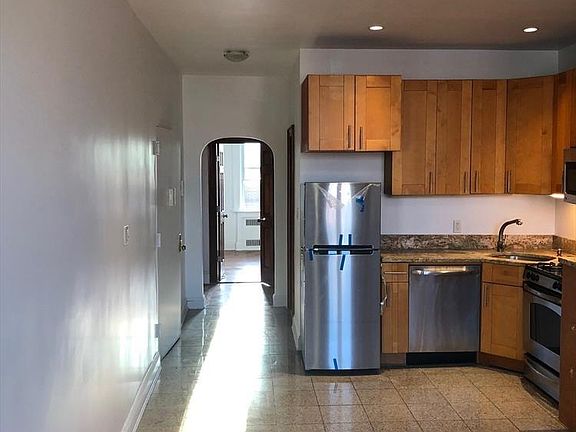 4th image of 184 New York Ave APT 3