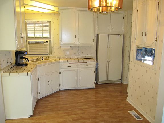 4th image of 2668 Thornhill Dr