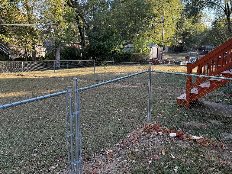 906 Brookside St — Photo 10