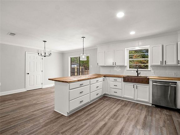 5th image of 135 Circle Dr