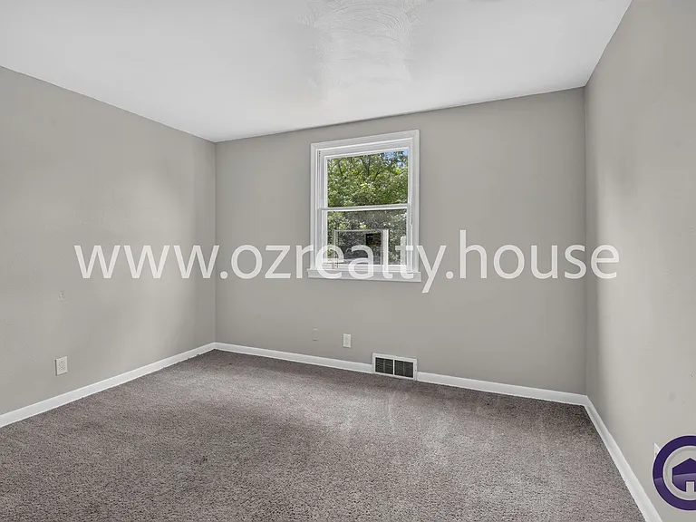 1703 Heatherdowns Blvd — Photo 5