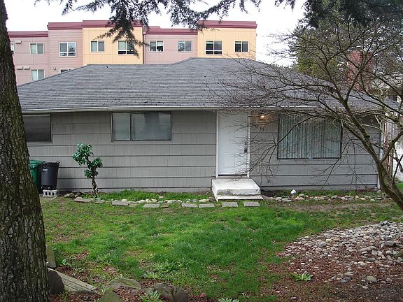 5th image of 13723 35th Ave NE