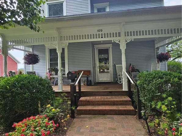 570 E Bell Ave, McConnelsville, OH 43756