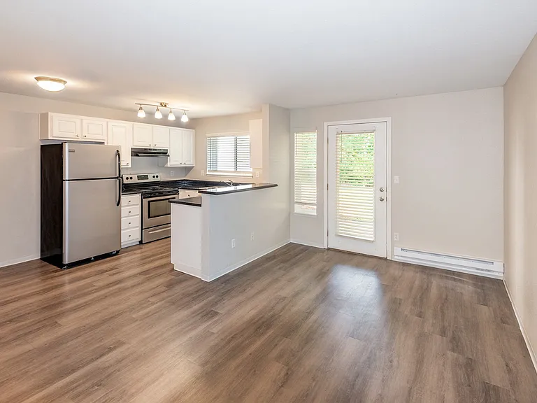 Black Lake Apartments — Photo 13