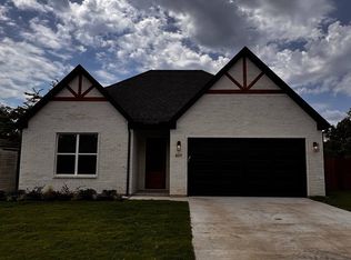 607 N Main St, Leonard, TX 75452