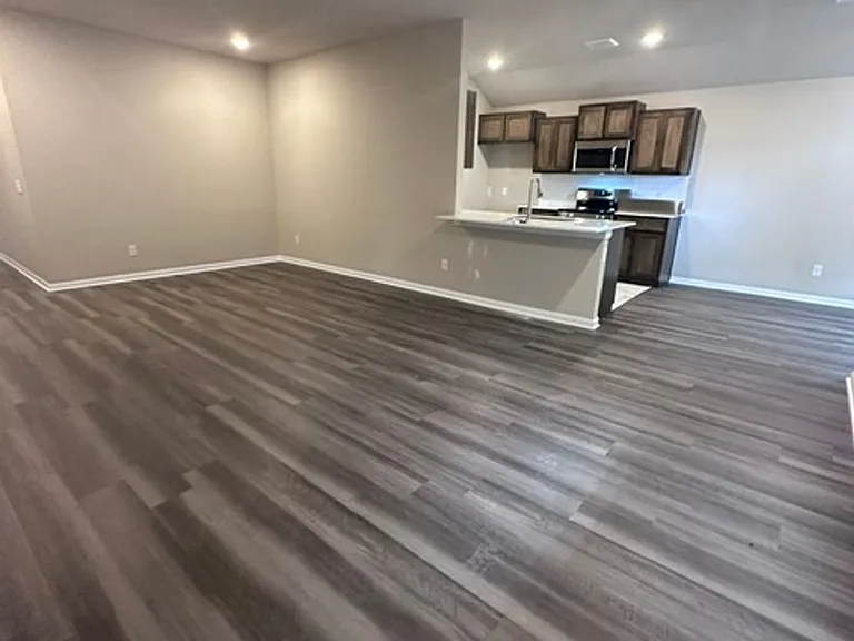 8105 Solare Pl — Photo 6