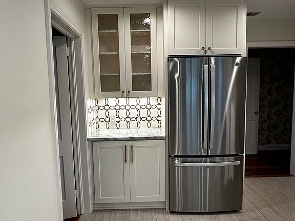 4th image of 44 Richmond Dr
