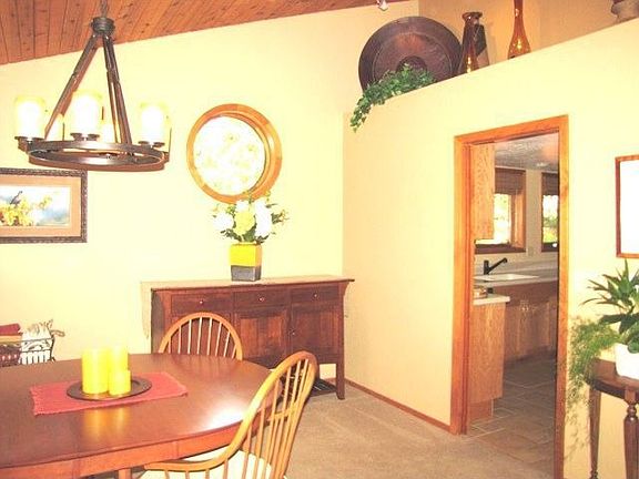 5th image of 90 Renae Dr