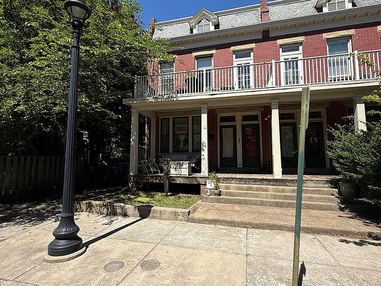 2 N Mulberry St — Photo 1