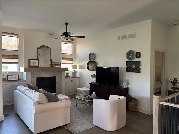 2147 Little Creek Ct, Liberty, MO 64068