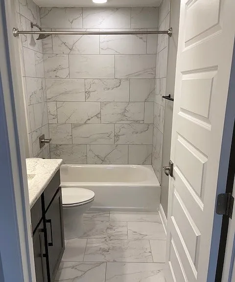 Country Club Apartments — Photo 13