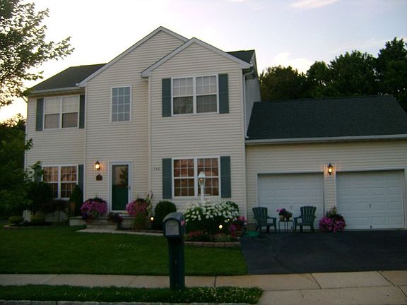 2nd image of 740 S River Dr