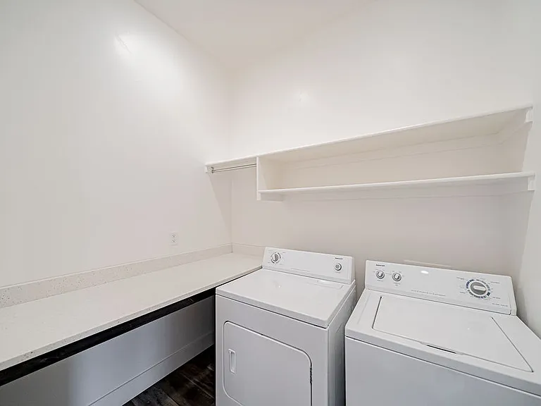 3258 Harlow Dr — Photo 2