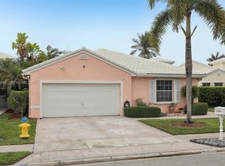 Hollywood Lakes Country C, Pembroke Pines, FL 33027