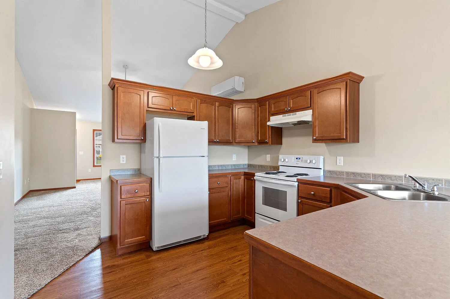 Perry Creek Townhomes - Midland, MI — Photo 2