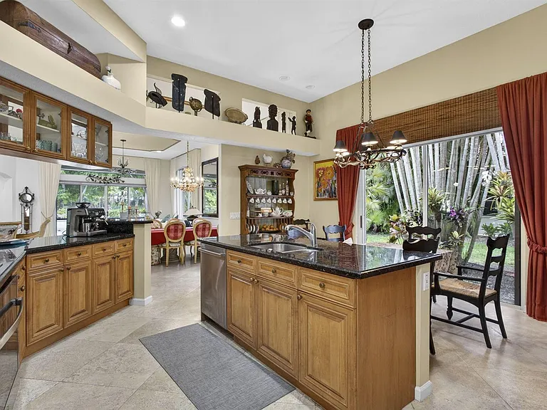 10880 Northgreen Dr — Photo 5