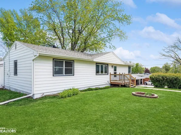 8107 Dema Dr, Des Moines, IA 50320