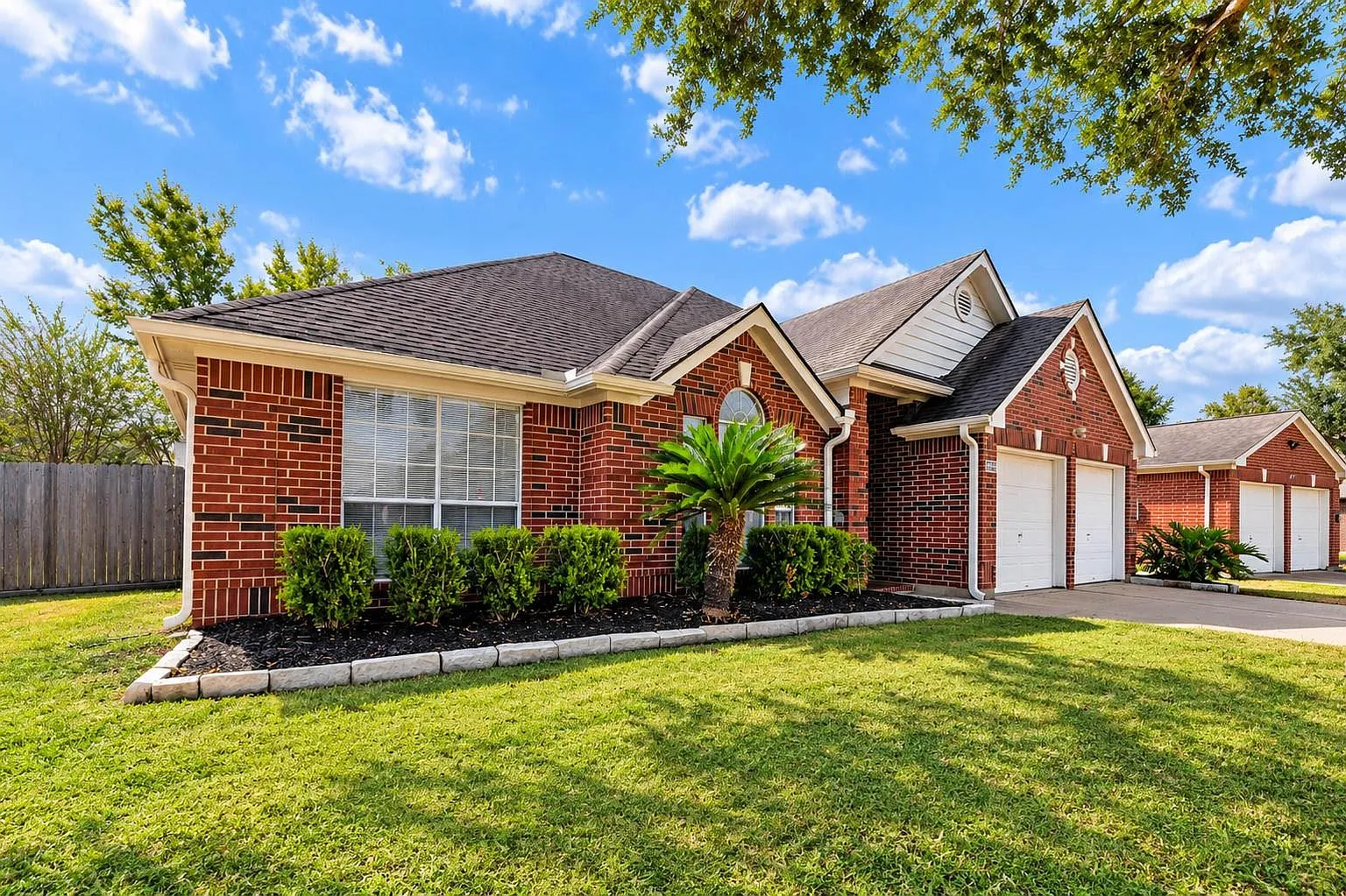 3 bed, 4.0 bath, 1763 sqft, $1,900 — Photo 3