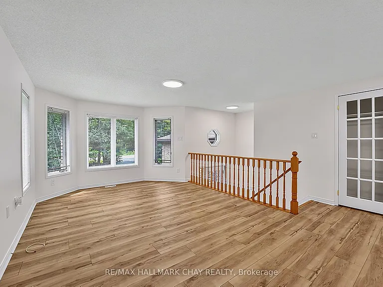 1091 Fox Farm Rd — Photo 2