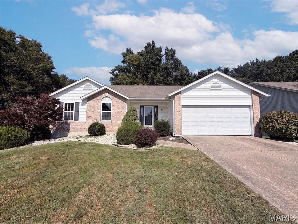 1st image of 2827 Bromley Dr