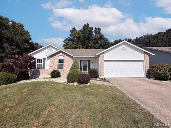 2827 Bromley Dr, O'Fallon, MO 63368