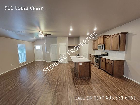 3rd image of 911 Coles Creek Ln