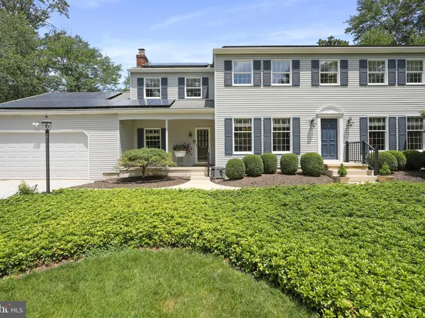 12 Nottingham Dr, Medford, NJ 08055