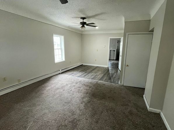 1206 Main St