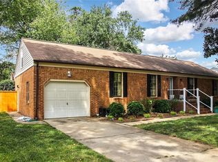 808 Shadowood Ln, Chesapeake, VA 23322