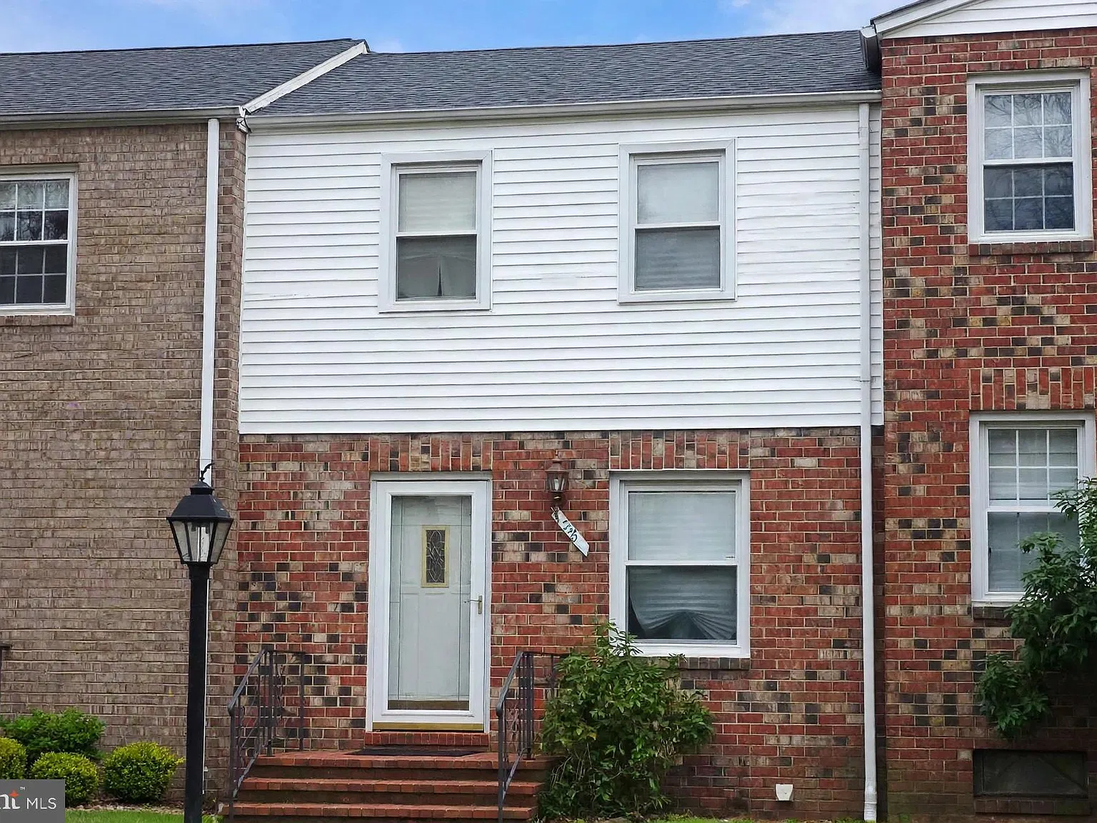 2 bed, 2.5 bath, 1620 sqft, $2,600 — Photo 1