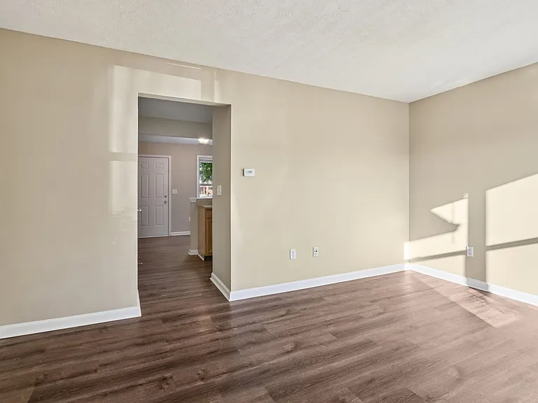Fox Pointe Apartments — Photo 18