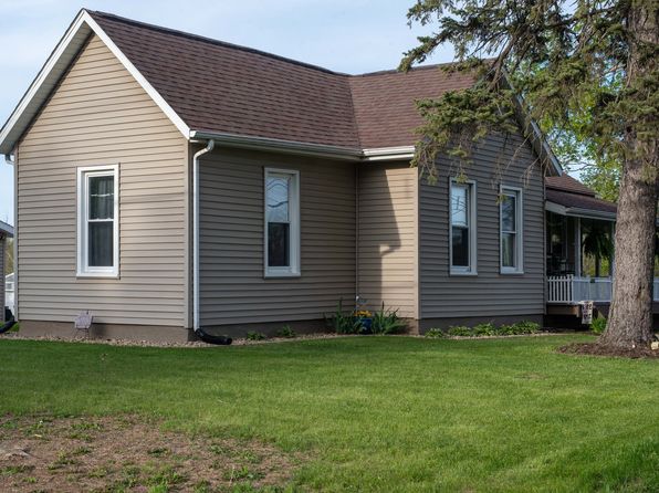 334 W Walnut St, Washburn, IL 61570