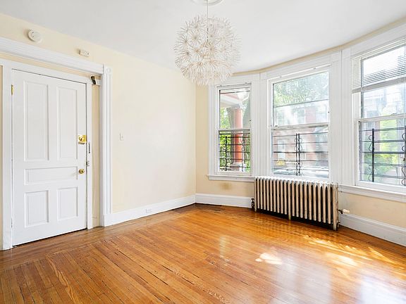 3rd image of 19-21 Lynwood Pl #21-1