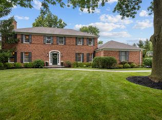 130 W Blackthorn Ln, Lake Forest, IL 60045
