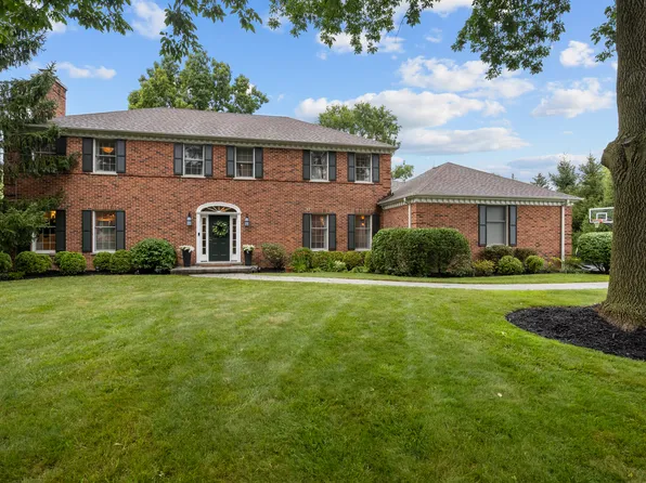 130 W Blackthorn Ln, Lake Forest, IL 60045