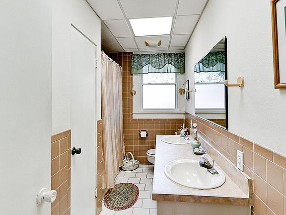 2nd image of 3804 Camino Real