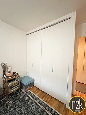 Rented by Realty 2000 Corp | media 19