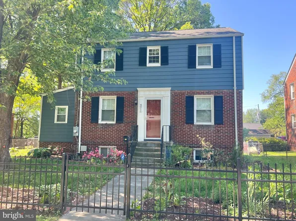 4911 Ravenswood Rd, Riverdale, MD 20737