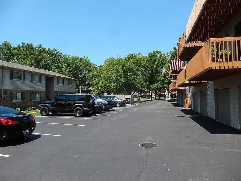 375 Woodridge Cir #F — Photo 12