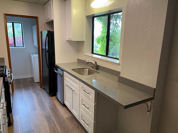 Other angle of kitchen