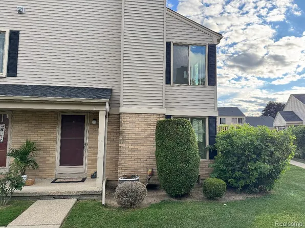 44613 Connecticut Ct, Clinton Township, MI 48038