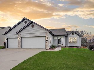 418 N Heatherstone Dr, Sun Prairie, WI 53590
