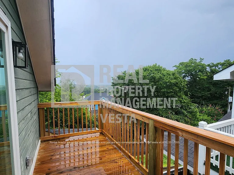 1038 Walnut St — Photo 18