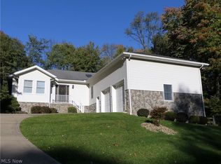 141 E Mohawk Dr, Malvern, OH 44644