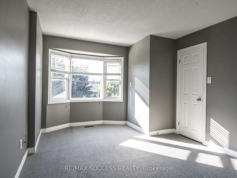 26 Tomahawk Dr — Photo 11