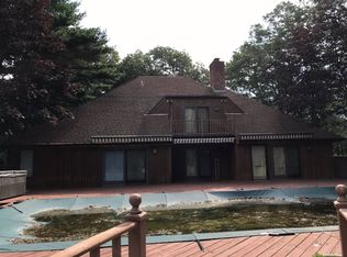 9 Quarter Ct, Westhampton, NY 11977