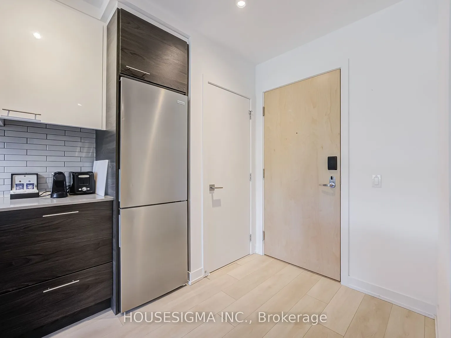 2 bed, $2,400 — Photo 4