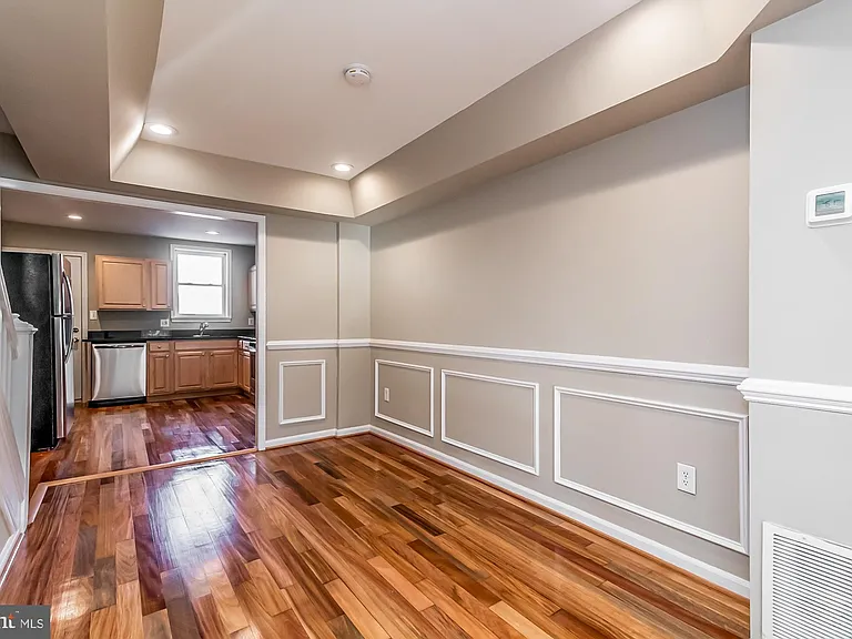 130 W Randall St — Photo 7