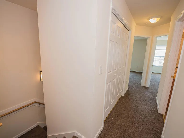403 Parkview Ct — Photo 25